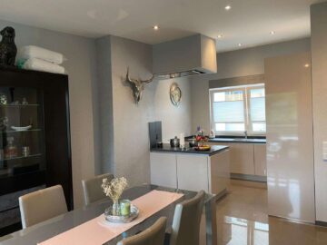 Exklusives Mehrfamilienhaus im Herzen von Rheydt - Wohnbereich inkl. Einbauküche