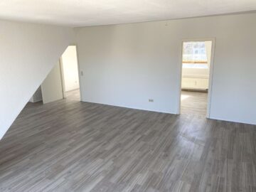 Exklusive Dachgeschosswohnung in City Lage - heller Wohnbereich