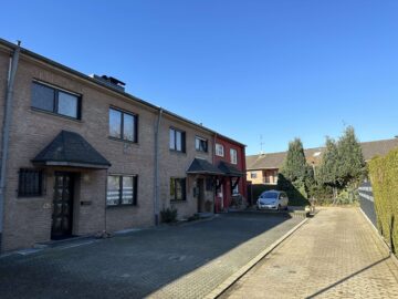 Modernisiertes Reihenmittelhaus in Vorzugslage - Hausansicht