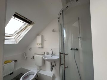 Dachgeschosswohnung in Zentraler Lage - Badezimmer