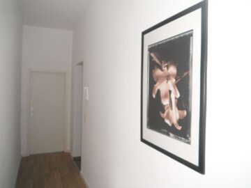 Top-Modernes WG-Zimmer für Studenten & junge Leute - Der sehr helle Flur