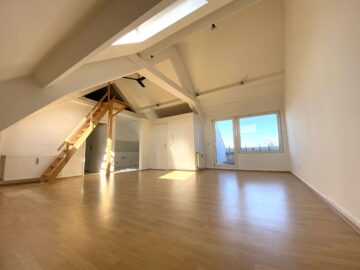 Loftartige Dachgeschosswohnung mit Balkon, 47918 Tönisvorst, Dachgeschosswohnung