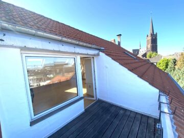 Loftartige Dachgeschosswohnung mit Balkon - Dachterrasse