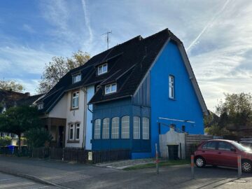Altbau! Familientraum im Dornröschenschlaf - Seitliche Gebäudeansicht