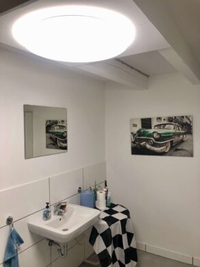 Exklusive Stellplätze für Oldtimer & Sportwagen - moderner WC-Bereich