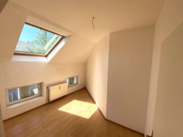 Besondere Dachgeschosswohnug in City Lage - Zimmer 1