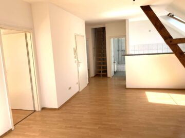 Besondere Dachgeschosswohnug in City Lage - Wohnbereich mit offener Küche