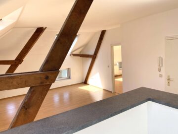 Besondere Dachgeschosswohnug in City Lage - Blick aus der Küche