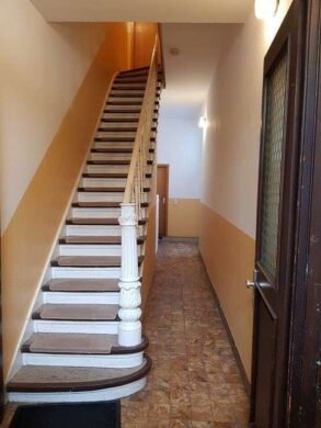 Sehr rentables MFH in ruhiger zentraler Lage - gepflegtes Treppenhaus