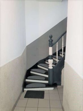 Gepflegtes Wohn-/Geschäftshaus in zentraler Lage von Krefeld - Treppenhaus